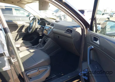 2021 Volkswagen Tiguan 2.0T Se/2.0T Se R-Line Black/2.0T Sel z USA, uszkodzony, nr VIN 3VV2B7AX1MM019362